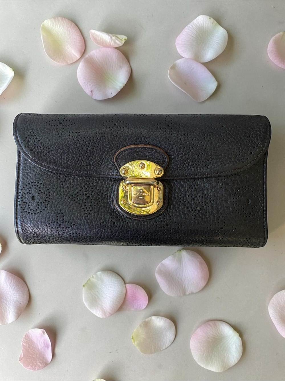 Louis Vuitton Amelia Black Leather Wallet with Gold Lock and COA - Picture 3 of 5